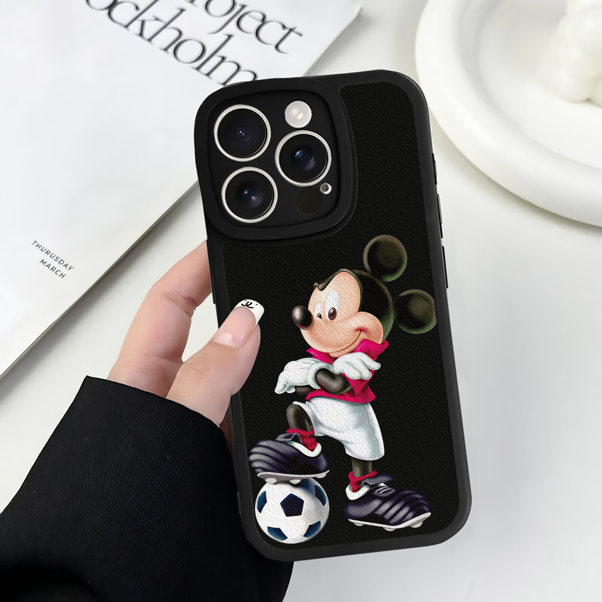 （画像用） ミッキーマウス Mickey Mouse 【iPhone 16シリーズ対応】シリコンスマホケース（レザー調） 材質：シリコン